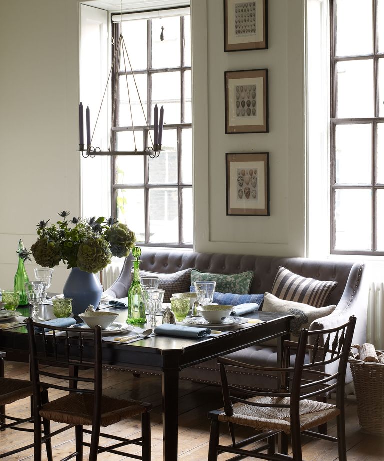 How to dress a dining table with linens, ceramics, flowers and more — free download