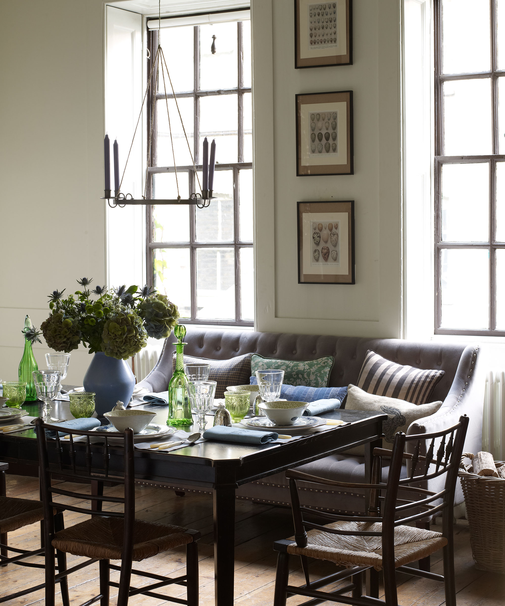How To Decorate Dining Room Table With Runner