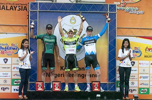 The penultimate stage podium (l-r): Matteo pelucchi (2nd,Team Europcar), Andrea Guardini (1st,Farnese Vini) and Raymond Kreder (3rd,Garmin Barracuda).