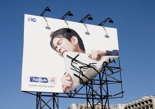 Billboard advertising: Formula toothpaste