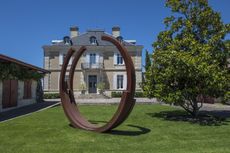 Statue in front of Haut-Bailly