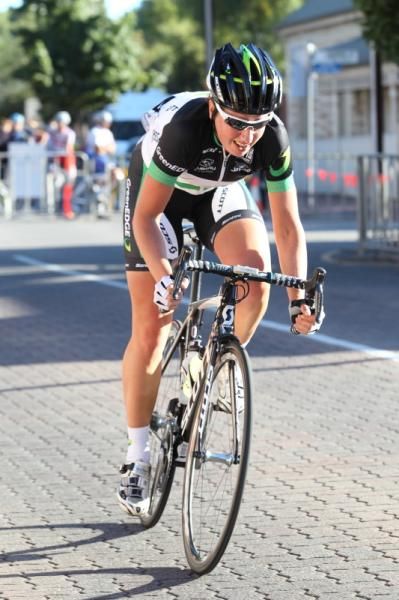 Close to the finishing laps and still leading, Loes Gunnewijk (GreenEDGE-AIS) on her own.