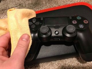 How to clean DualShock 4 Controller With Rag