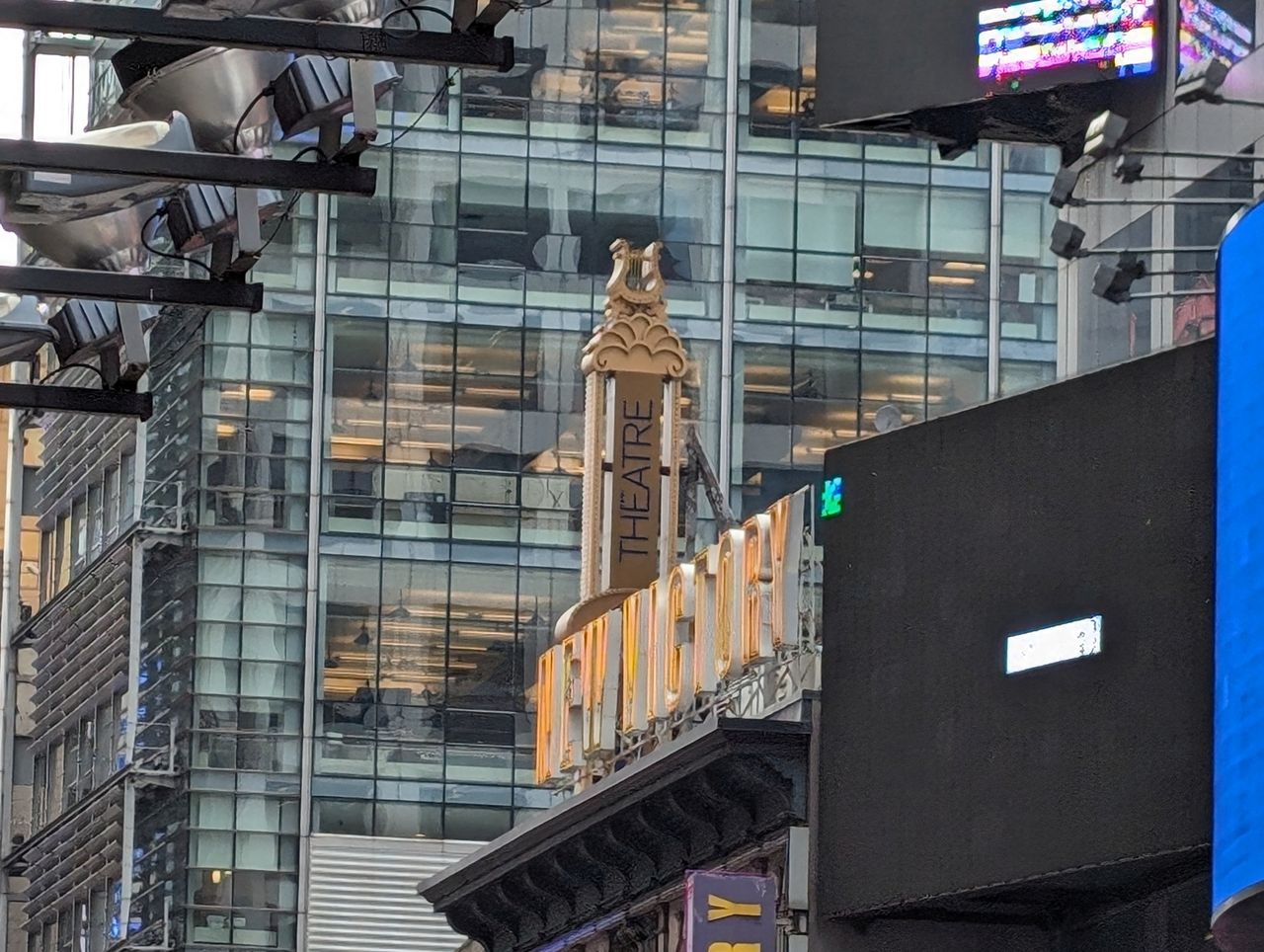 Google Pixel 8 zoom sample.