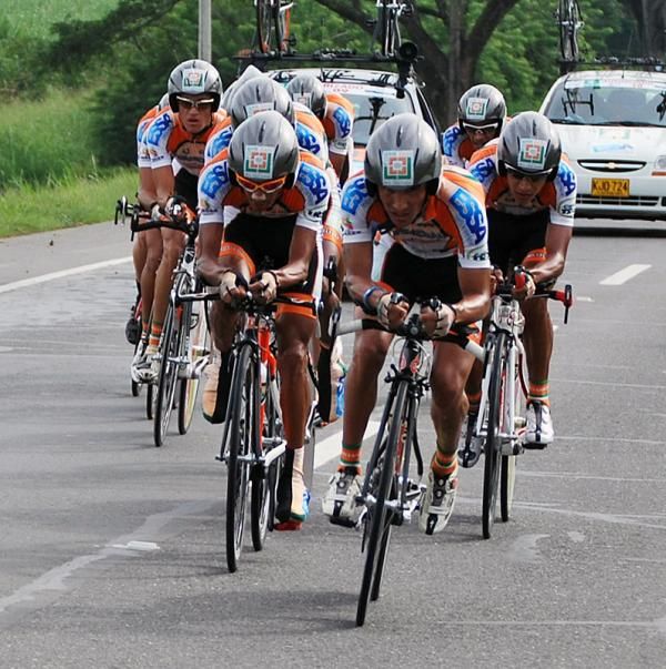 Formesan-Panachi-Indersantander-Essa powers through the morning team time trial.