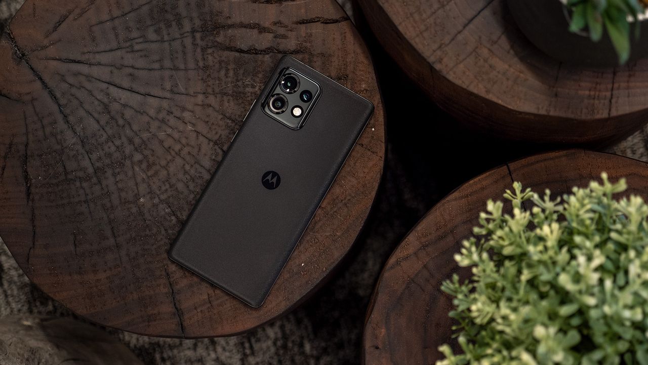 Hands-on with the Motorola Edge+ (2023) new frosted glass back