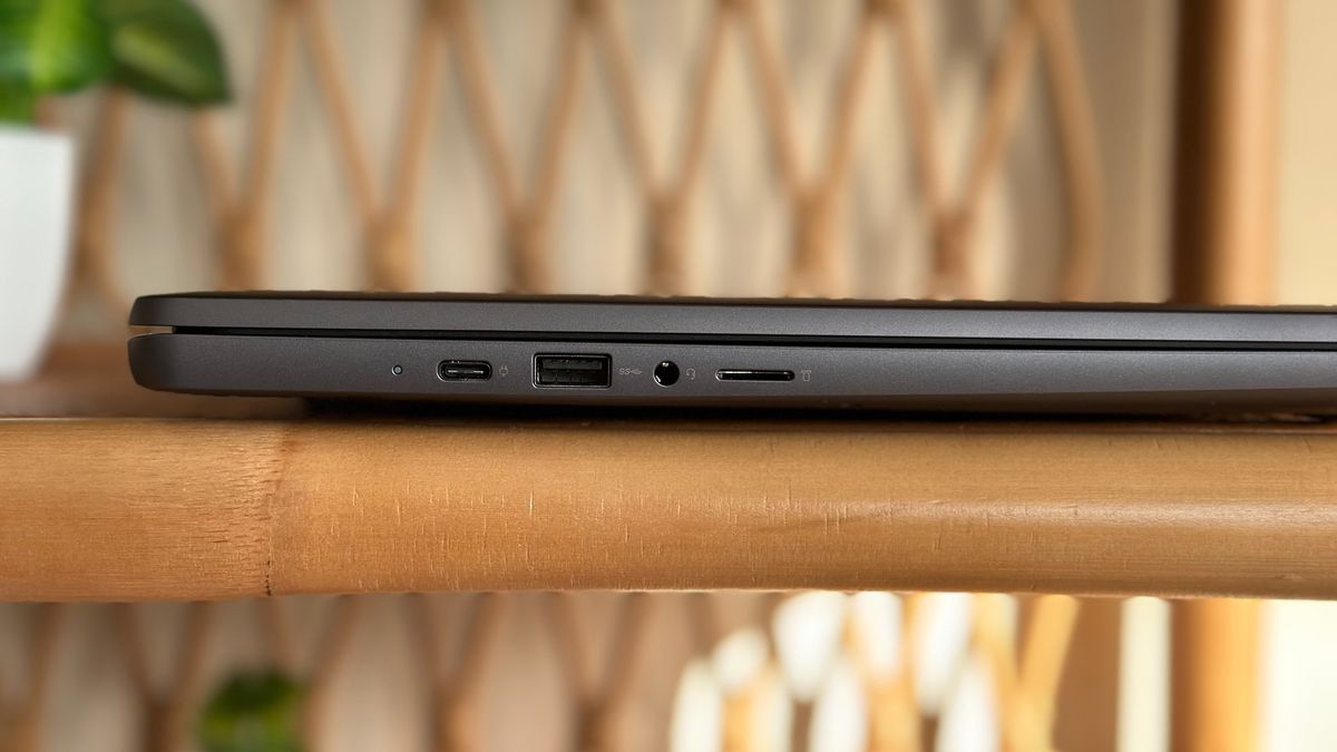 Side-view of the Lenovo 5i Chromebook (16-inch) and its ports.