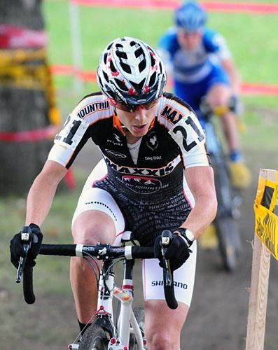 Alison Sydor (Team Maxxis-Rocky Mountain) leading Georgia Gould.