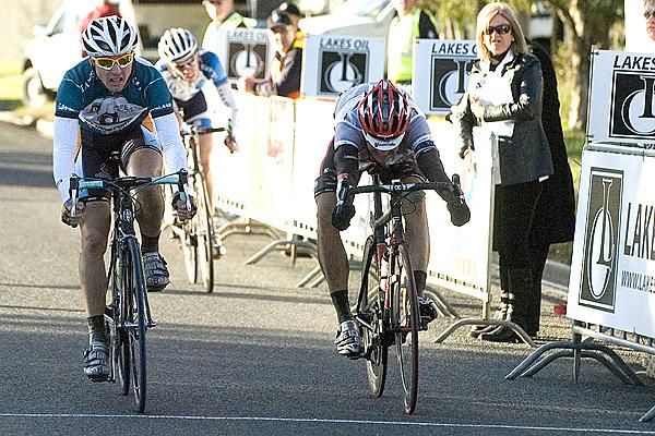 Leigh Howard (left) of Jayco/AIS edges out Fly V Australia's David Kemp to win the second stage of the tour into Yarram.