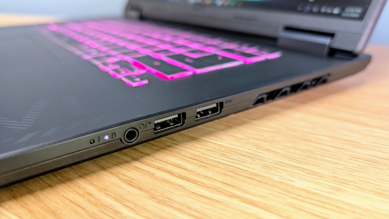 Gigabyte Gaming A16 Pro right side ports