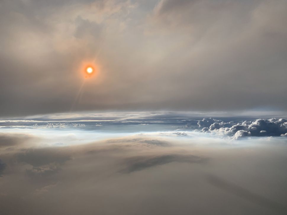 Eerie 'Fire Cloud' Floats Like Alien Structure Over Washington