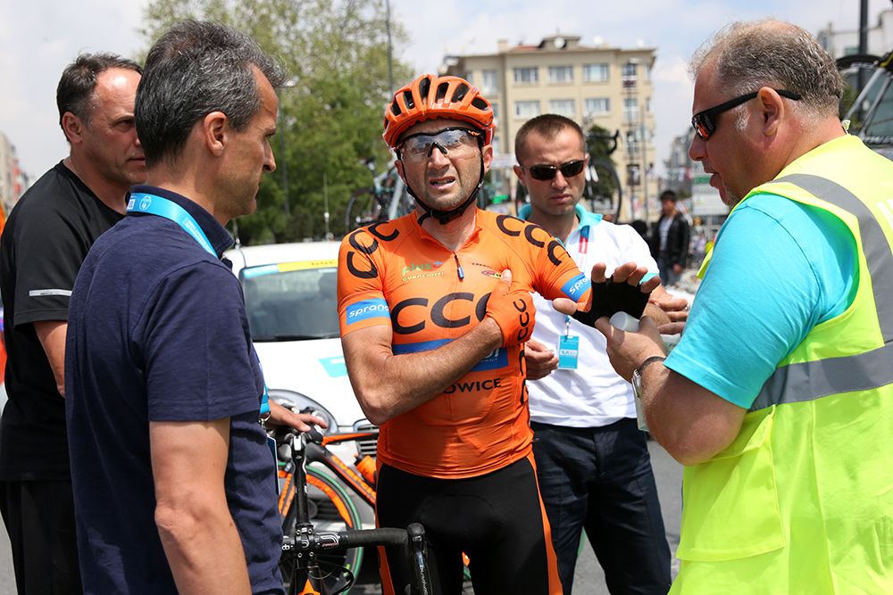 Davide Rebellin (CCC Sprandi) hit a dog mid-race and was forced to withdraw while placed second overall