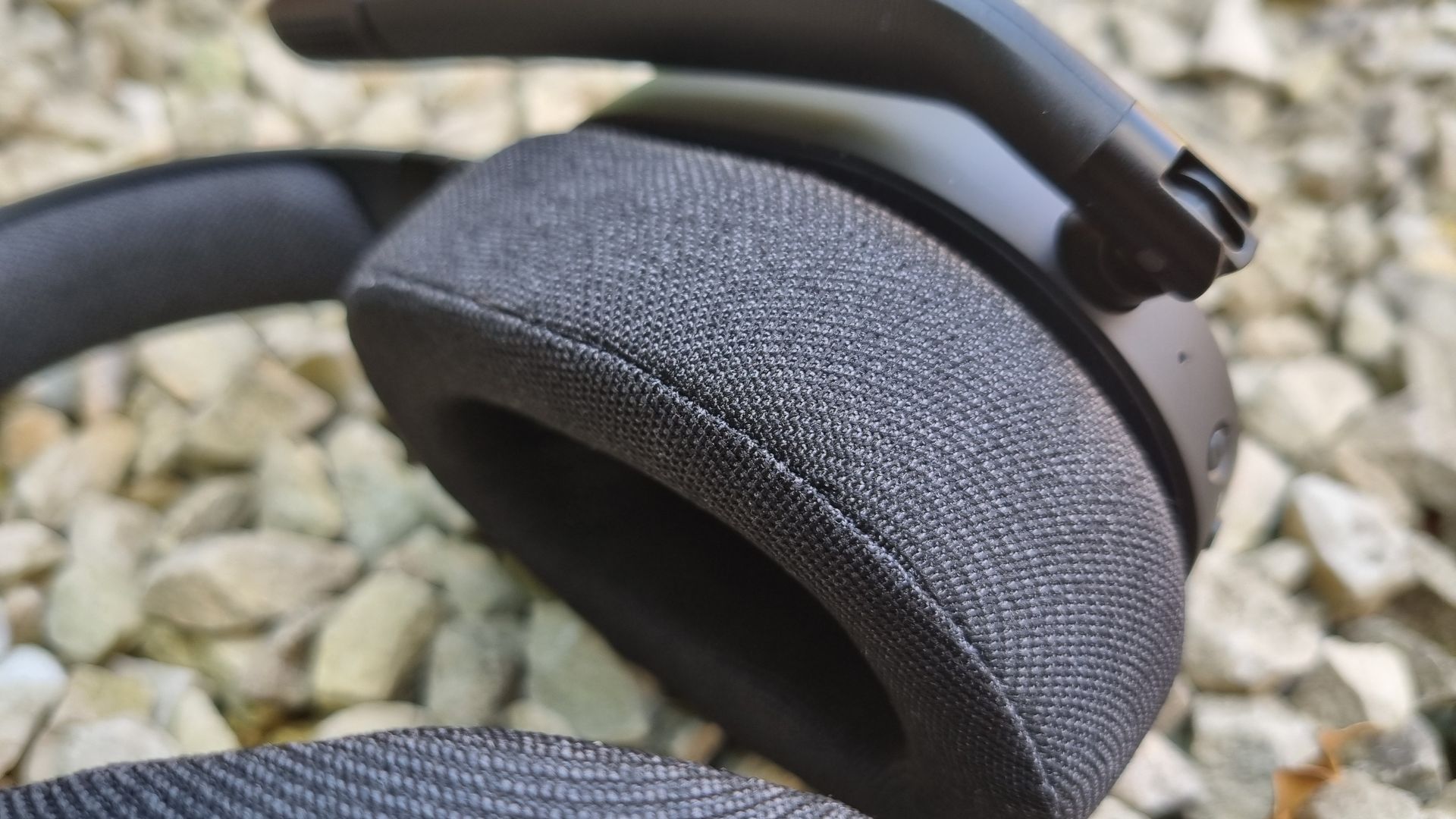 The left earpad of the Fractal Design Scape gaming headset