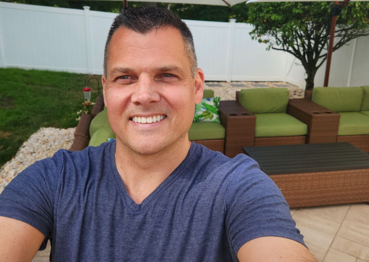 Samsung Galaxy Z Fold 4 selfie with rear camera