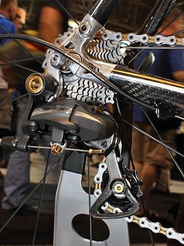 Gold-anodized Yumeya bits are available for the rear derailleur, too.