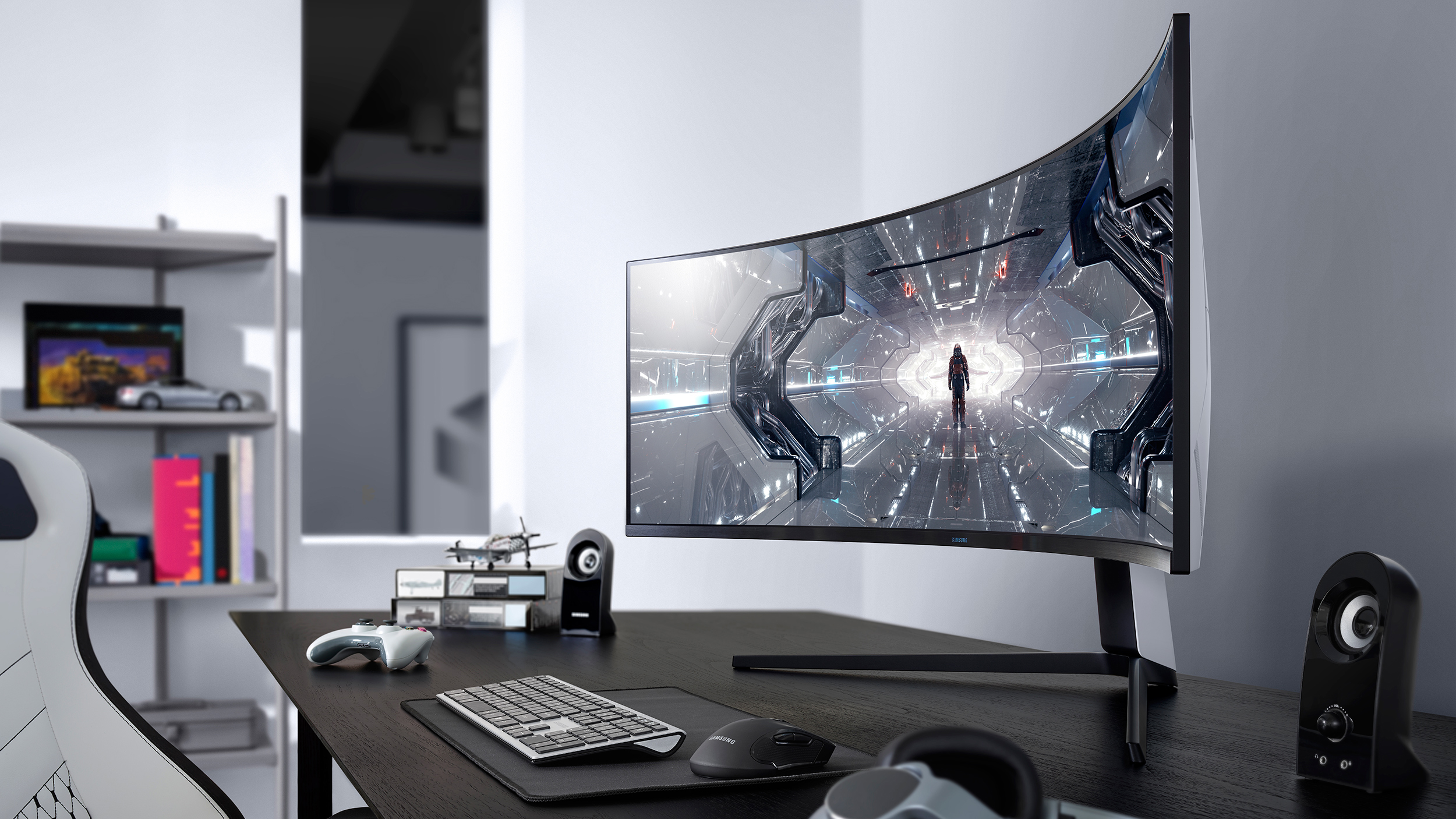  Get into the game with a Samsung curved screen 