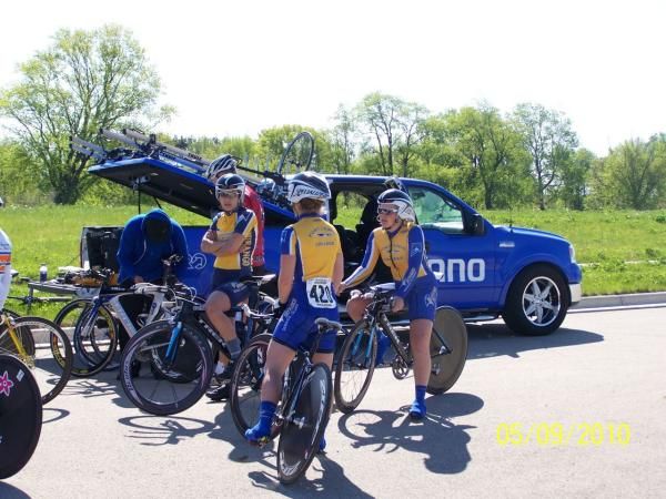 FLC Women's TTT at the start