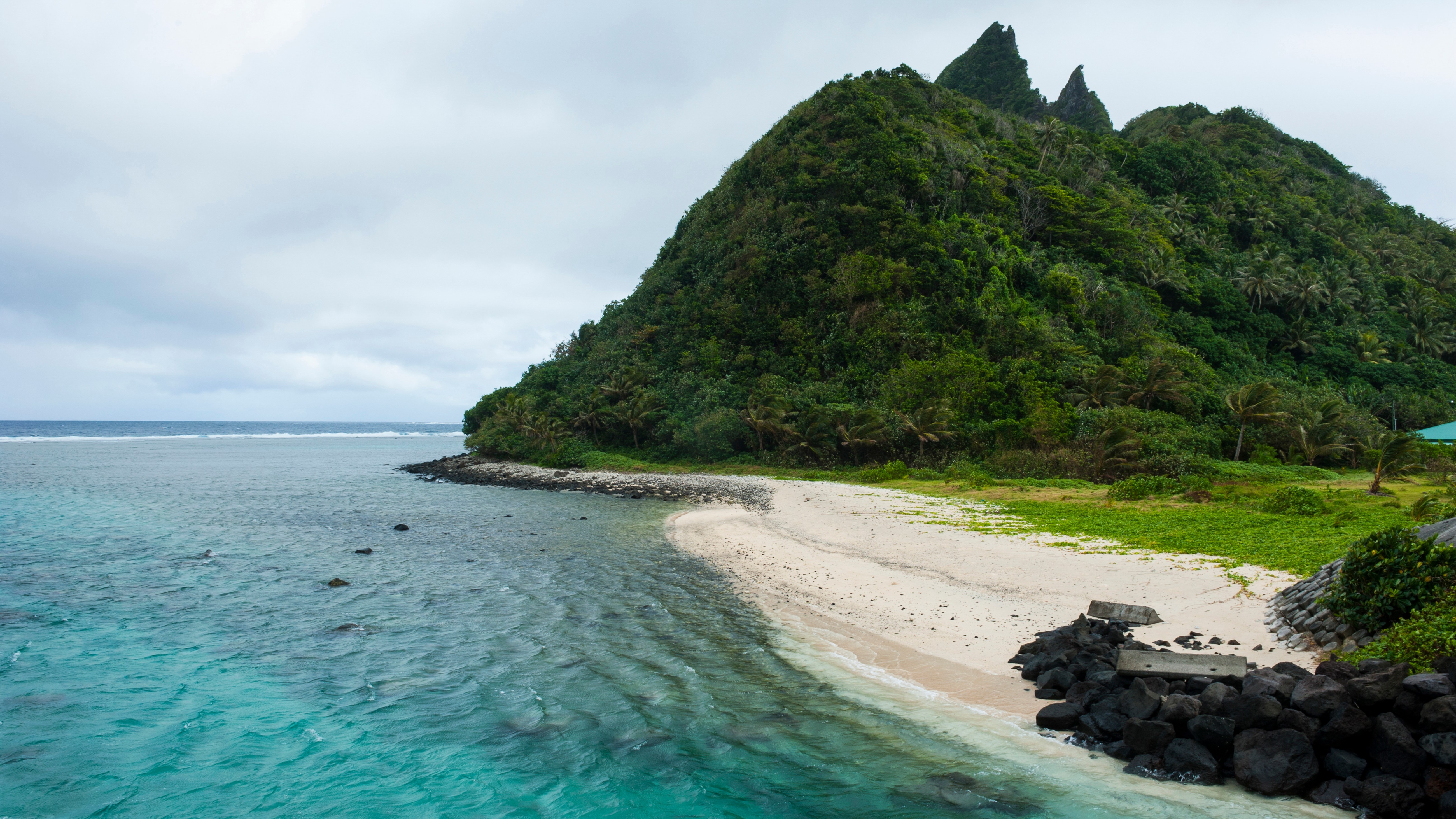 O plajă de pe insula Ofu din Samoa Americană.