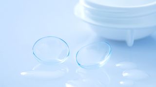 How to put in contact lenses for the first time