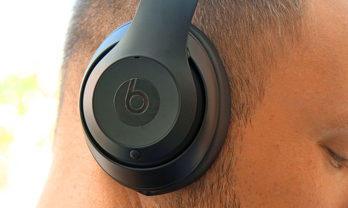 Beats Studio3 Wireless Headphones Review: Big Bass, Minor Bugs | Tom's Guide