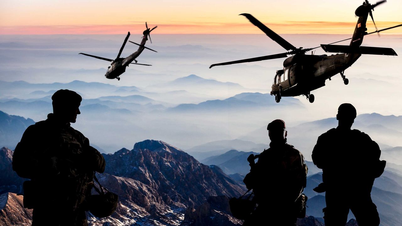 US soldiers with helicopters