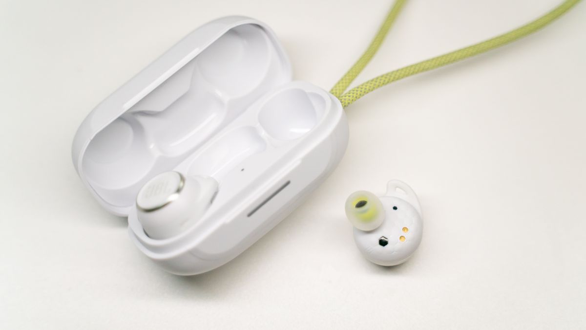 JBL Reflect Aero on a white table