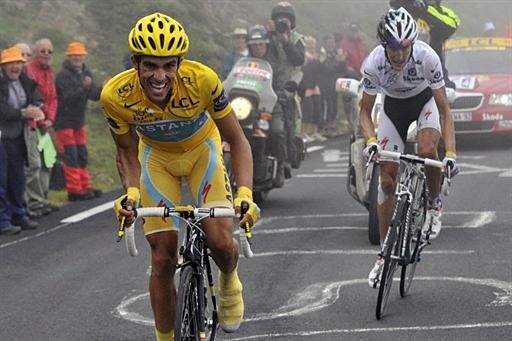 Contador puts in his sole attack on the Tourmalet.