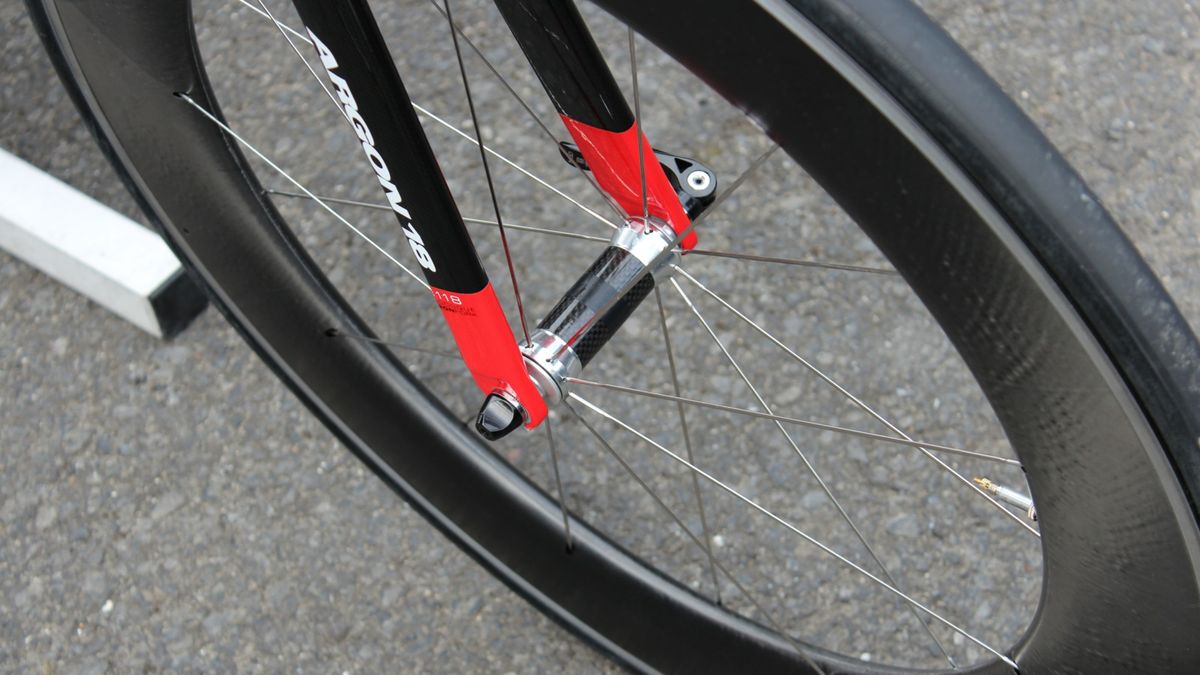 Andreas Schllinger uses camoflouged HED wheels.