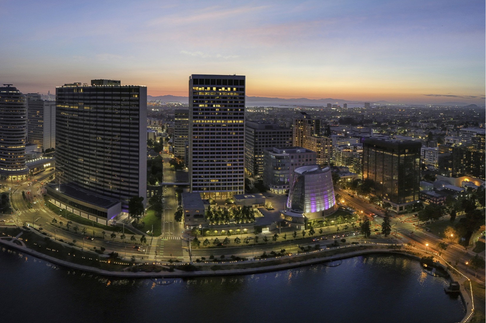 A panoramic view of Oakland, CA shoreline.