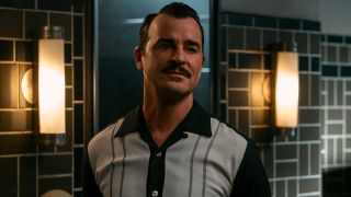 Mr. House (Justin Theoroux) smiles on Fallout.