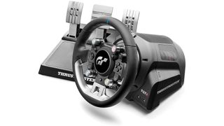 Thrustmaster T-GT2 ratt og pedaler mot hvit bakgrunn