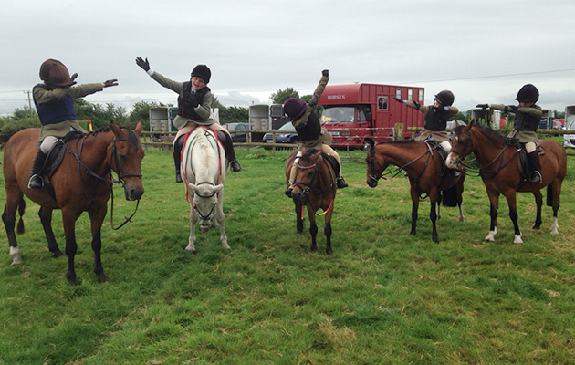 ‘Dabbing’ on horseback