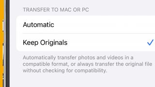 Un écran d'iPhone montrant un menu de transfert photos