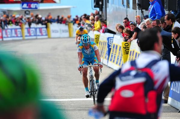 Alexandro Vinokourov (Astana) finishes