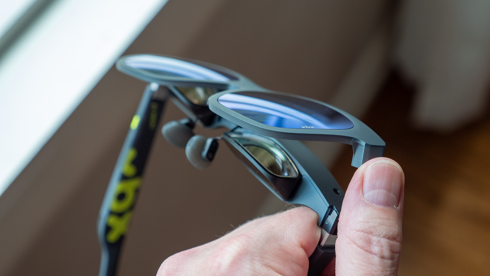 Removing the default lens shade from X by Xreal glasses