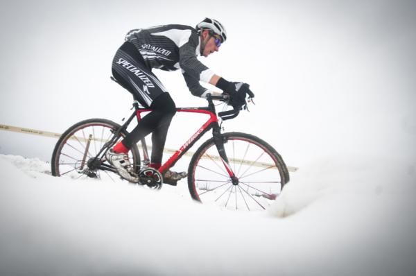 Jaroslav Kulhav&yacute; (Specialized Factory Racing) on the snowy parcours.