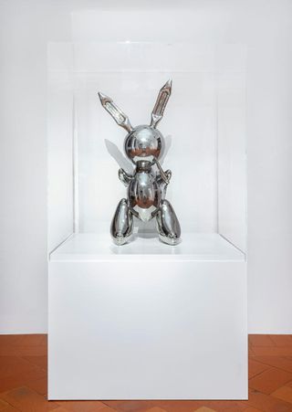 Jeff Koons, Rabbit, 1986. Installation view of the exhibition.