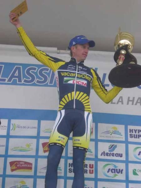 Lieuwe Westra (Vacansoleil-DCM) on the podium.