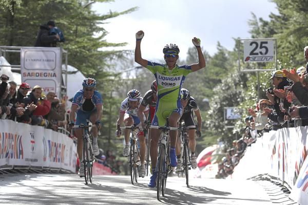 Stage winner Roman Kreuziger (Liquigas - Doimo) crosses the finish line.