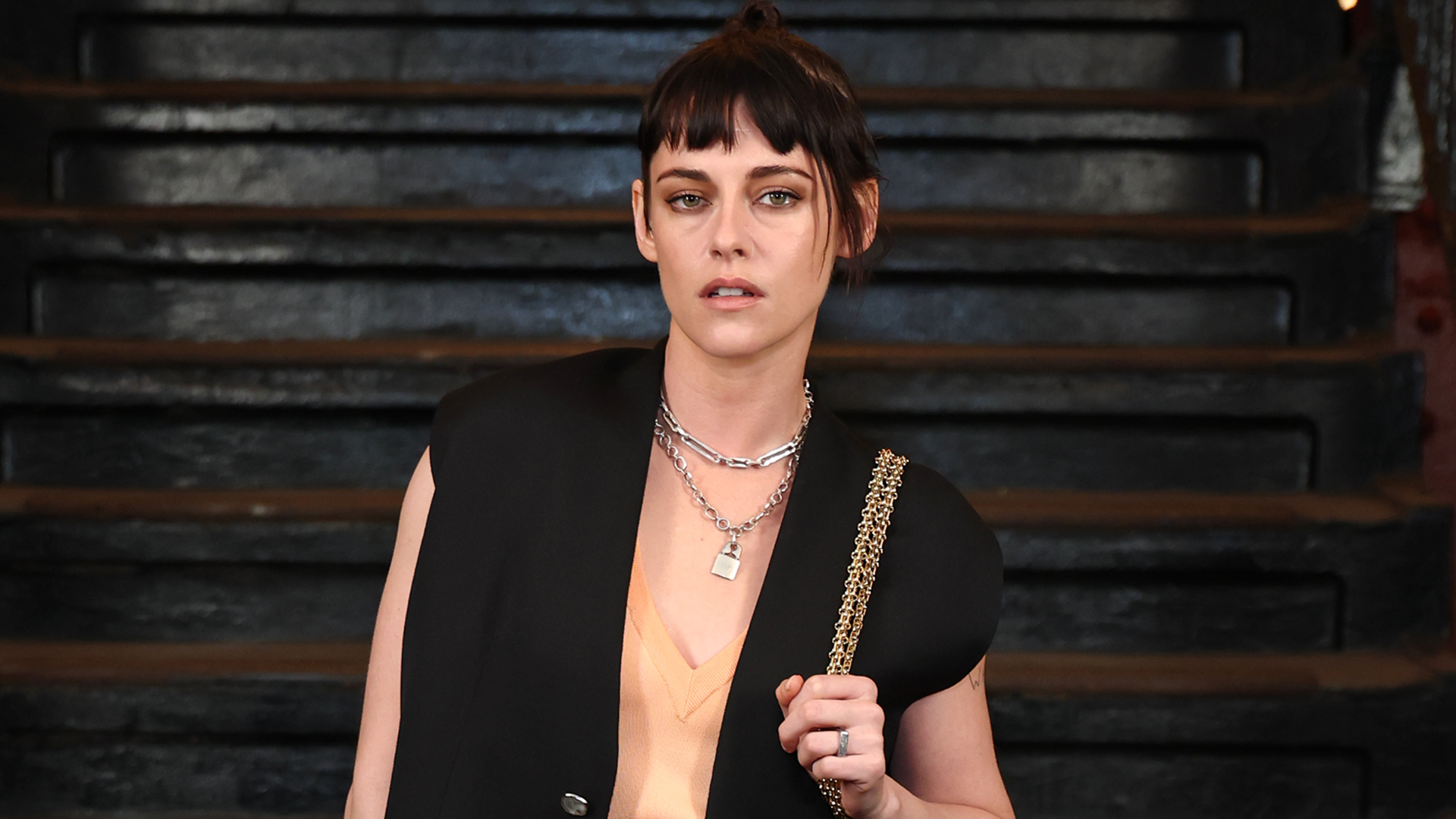 Kristen Stewart went for a walk with her dog in sweatpants and stark white Reebok sneakers