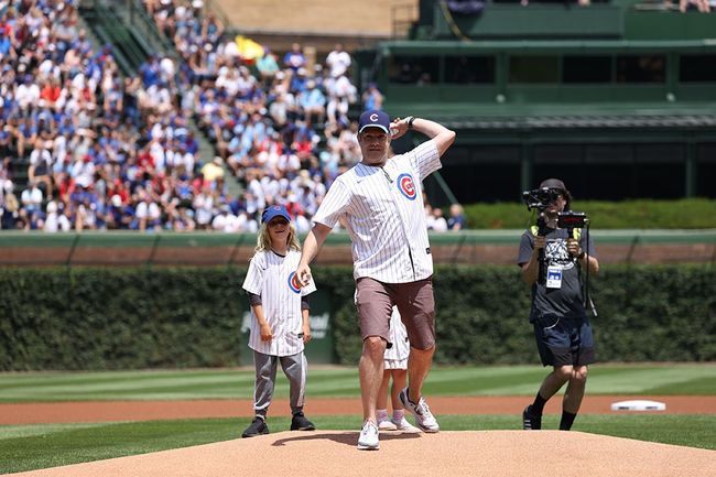 Jason Sudeikis/Ted Lasso first pitch at Wrigley Field