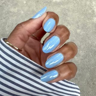 @themaniclub sky blue manicure