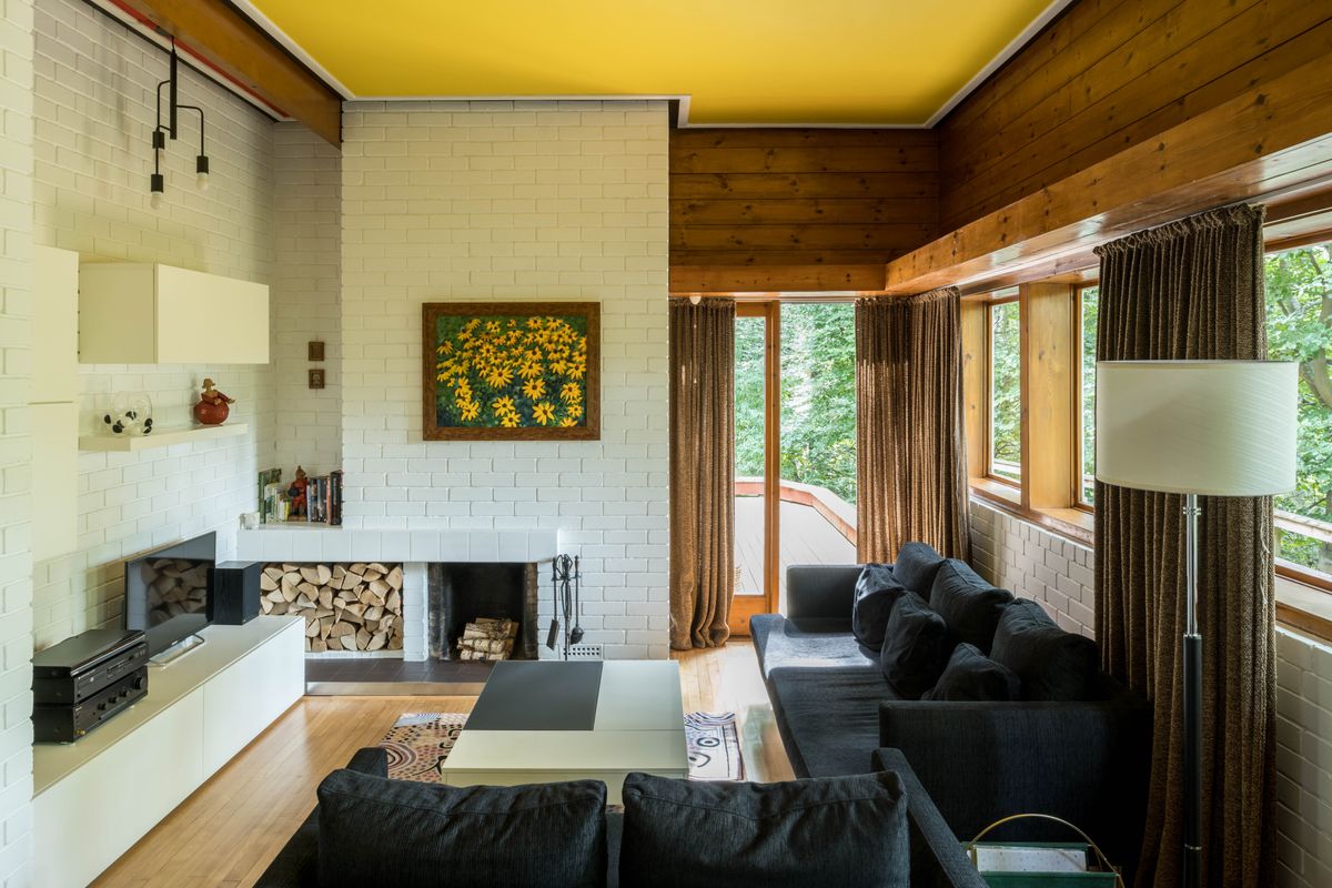 À l'intérieur d'une maison moderne du milieu du siècle dans les Scottish Borders, inspirée par Peter Womersley et Frank Lloyd Wright