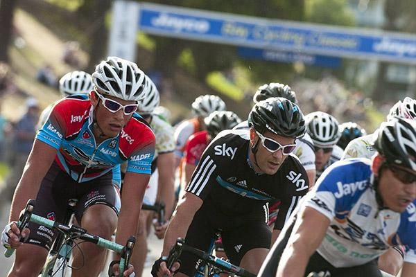Alex Carver (left) of the Jayco/AIS team follows Greg Henderson (Team Sky) out of the home straight in Geelong.