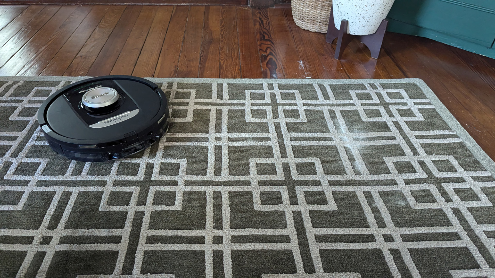 Results of the Shark PowerDetect Robot Vacuum and Mop cleaning a rug