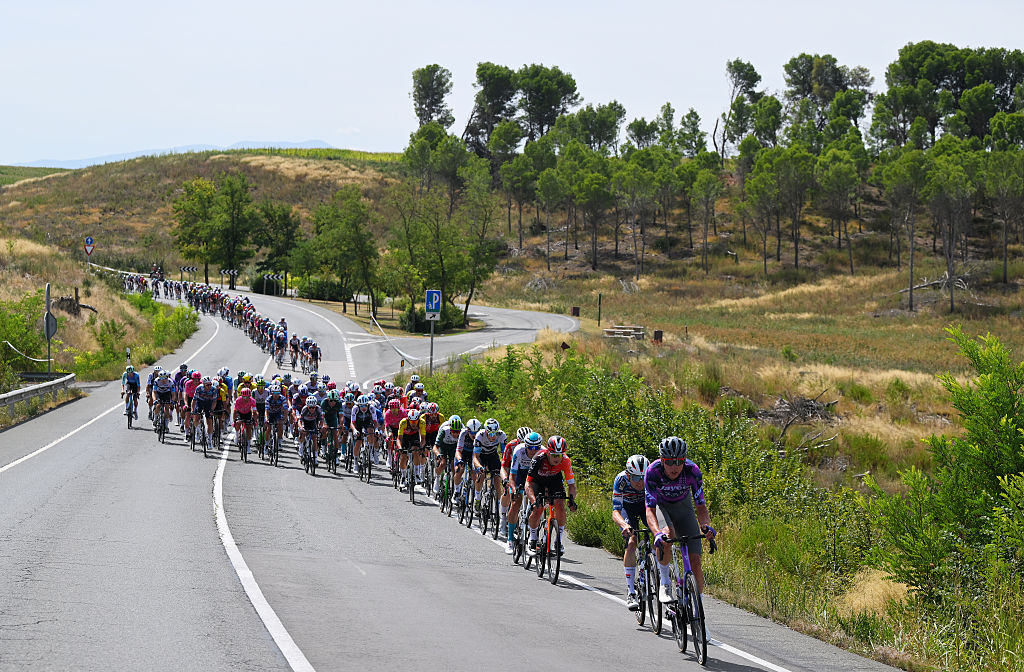 EL FERIAL LARRA BELAGUA, SPAIN - AUGUST 02: A general view of the peloton competing during the La Vuelta - 80th Tour of Spain 2025, Stage 10 a 175.3km stage from Parque de la Naturaleza Sendaviva to El Ferial Larra Belagua 1585m / #UCIWT / on September 02, 2025 in El Ferial Larra Belagua, Spain. (Photo by Tim de Waele/Getty Images)