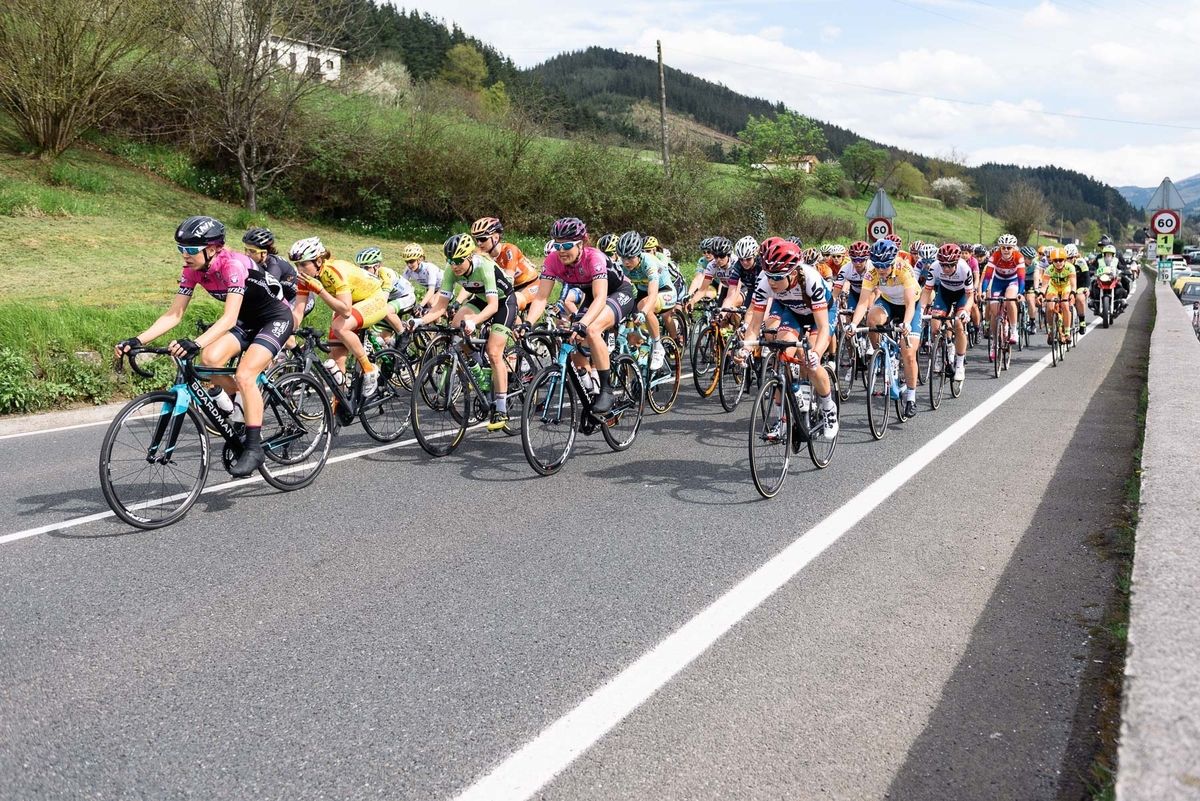 Peloton on the road back from O&Atilde;&plusmn;ati