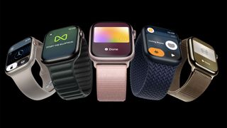 Fem stycken Apple Watch Series 9 i olika färger och material visas upp mot en svart bakgrund.
