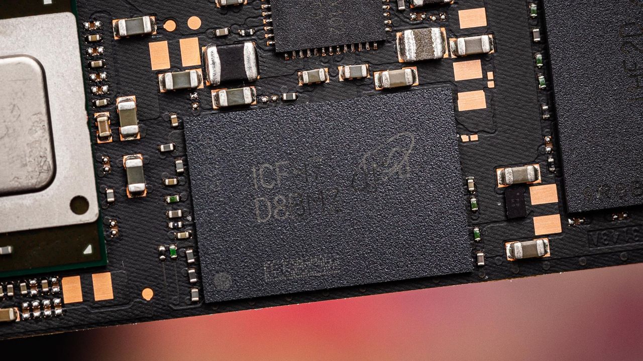 Crucial P5 Plus SSD