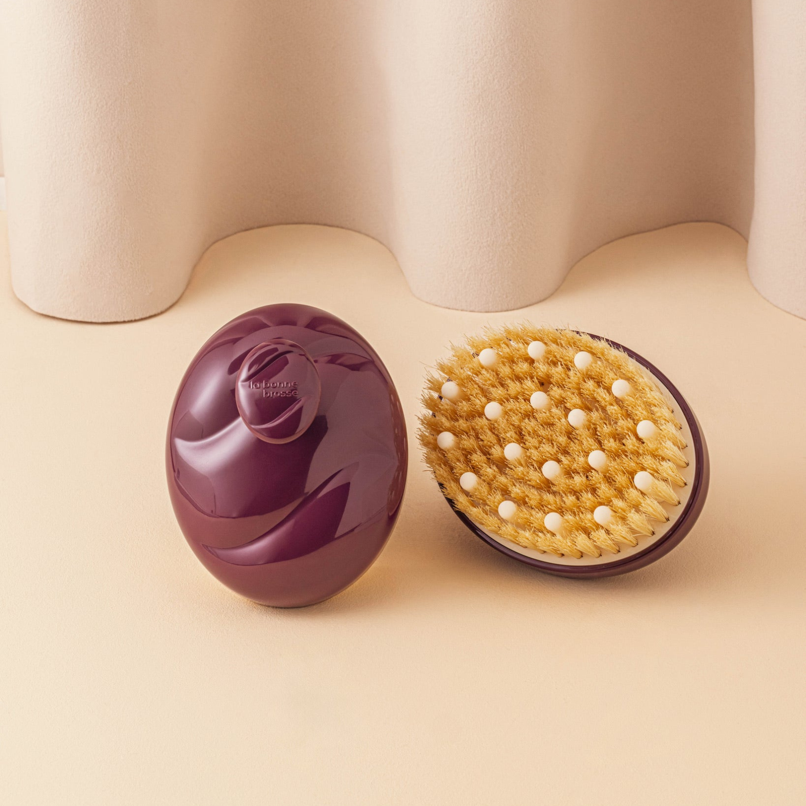 La Bonne Brosse, N.02 Body Brush in Aubergine